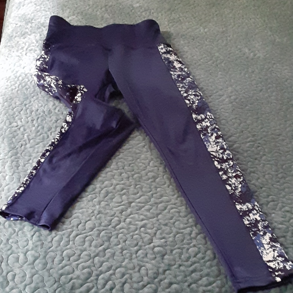 Work-Out Capris - Picture 2 of 3